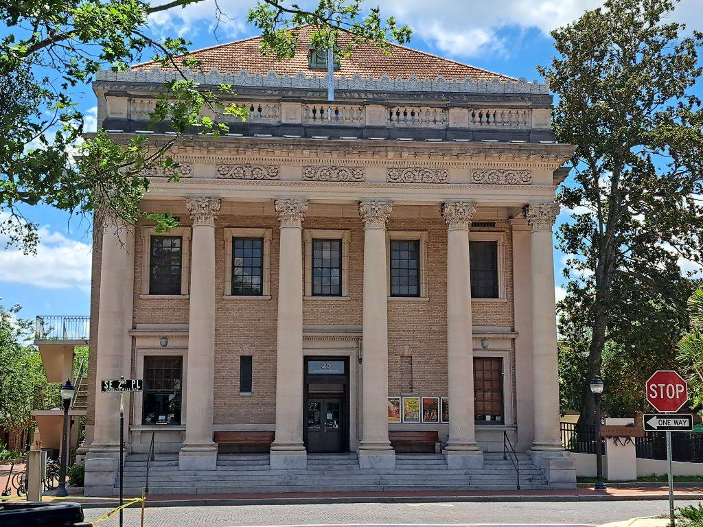 courthouse in Gainesville, FL. 